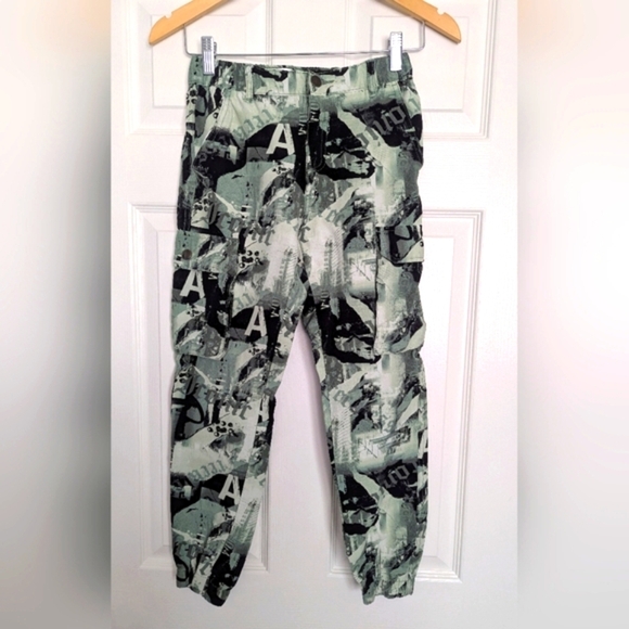 🎈Urban Kids (Size Medium) Unisex Camo Graphic Cargo Pants - Picture 1 of 13